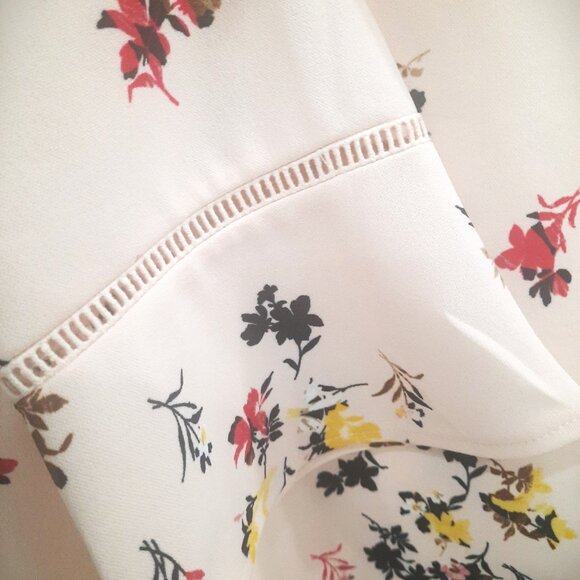 ANN TAYLOR Factory Floral Bell Cuff Top Size Large - Picture 4 of 7
